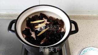 Chicken Soup with Astragalus Belly Strips——a Soup in Autumn and Winter recipe