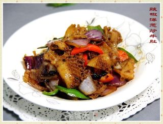 Stir-fried Beef Tripe with Black Pepper and Onion recipe