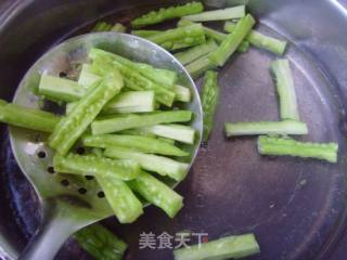 Stir-fried Bitter Gourd with Salty Spicy Sprouts recipe