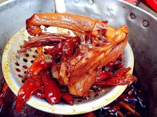 Spicy Braised Pig's Trotters in Brine Production recipe