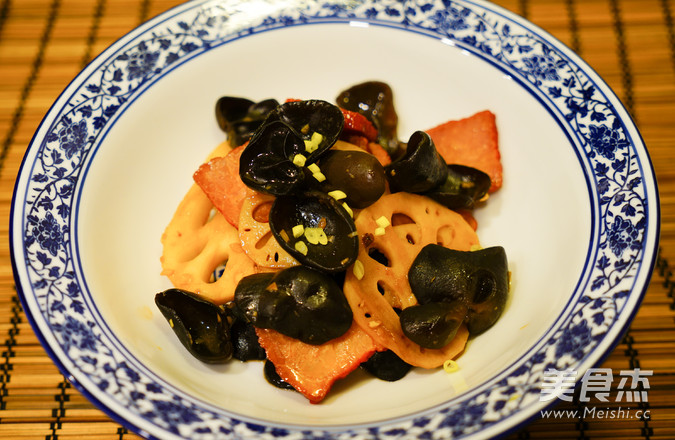 Small Bowl of Autumn Ears Stir-fried Char Siew with Lotus Root recipe