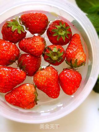 Mint Strawberry Milkshake recipe