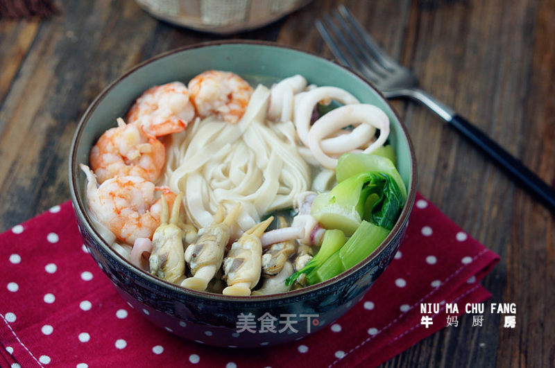 【wenzhou】noodle Soup with Razor Clams and Shrimp recipe