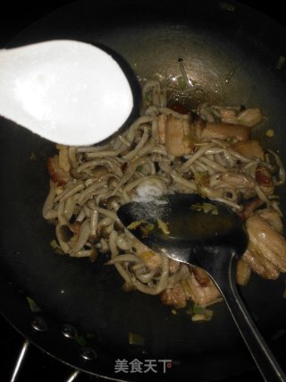 Stir-fried Pork Belly with Crab Mushroom recipe
