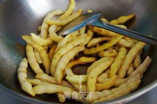 Stewed Beans with Wing Root recipe