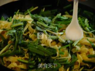 Stir-fried Chives with Egg Tofu Skin recipe