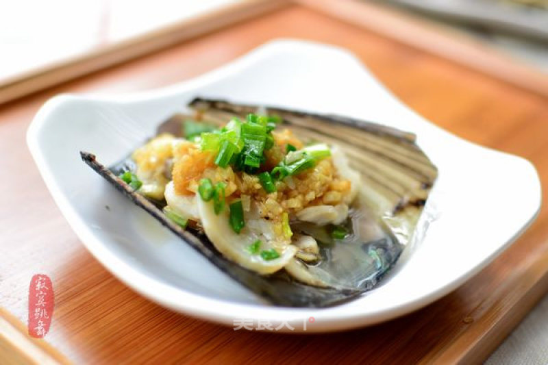 [steamed Scallops with Gold and Silver Garlic] recipe