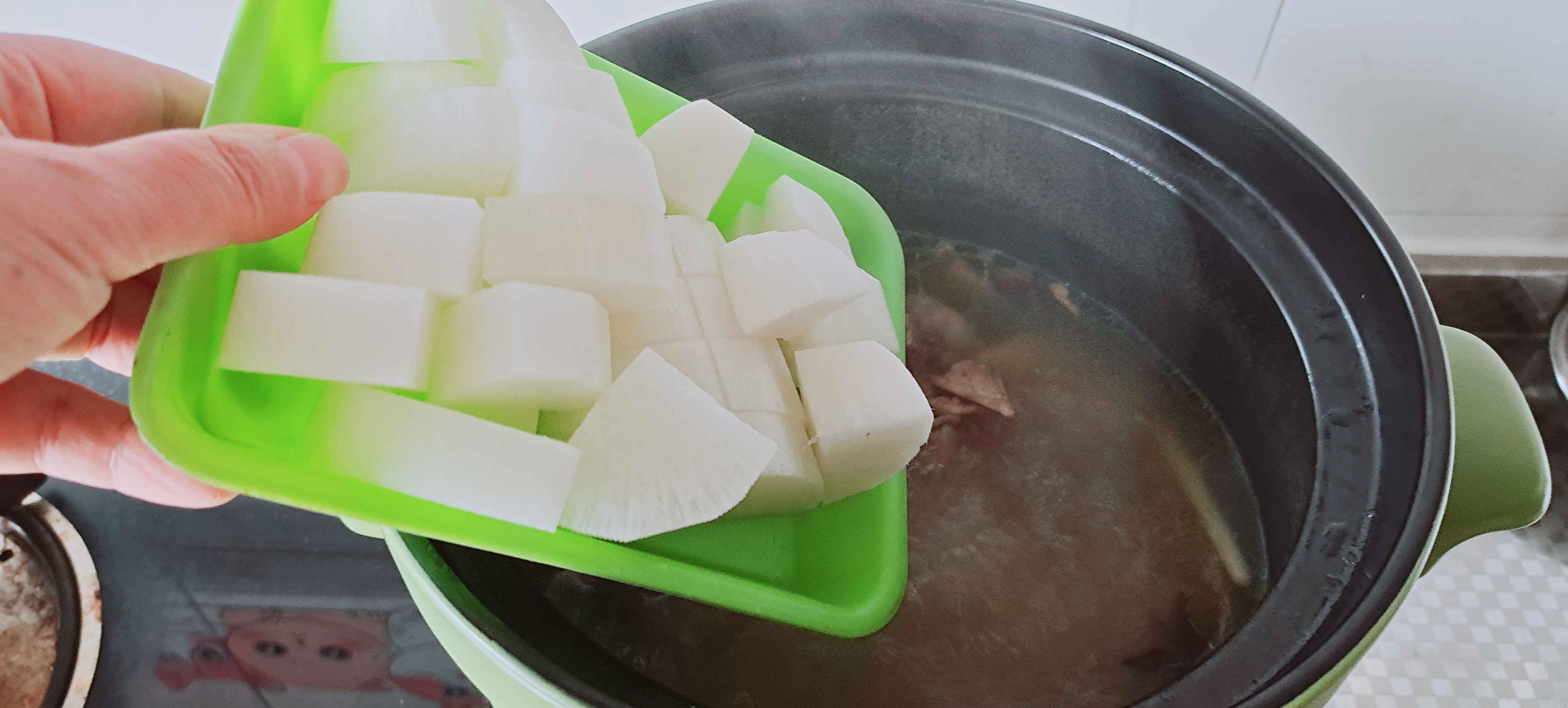 A Nourishing Product for Autumn and Winter...white Radish Bone Soup recipe