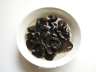 Appetizing Hot and Sour Watermelon Rind recipe