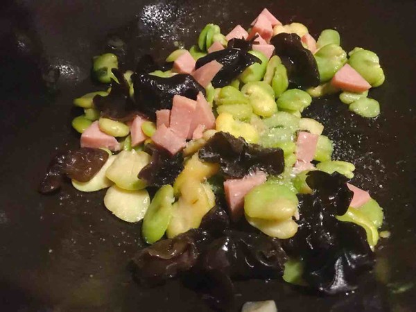 Fried Ham with Broad Beans recipe