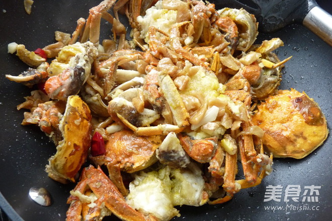 Stir-fried Crab with June Dried Yellow Radish recipe