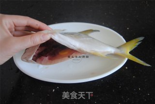 Steamed Pomfret with Sour Plum recipe