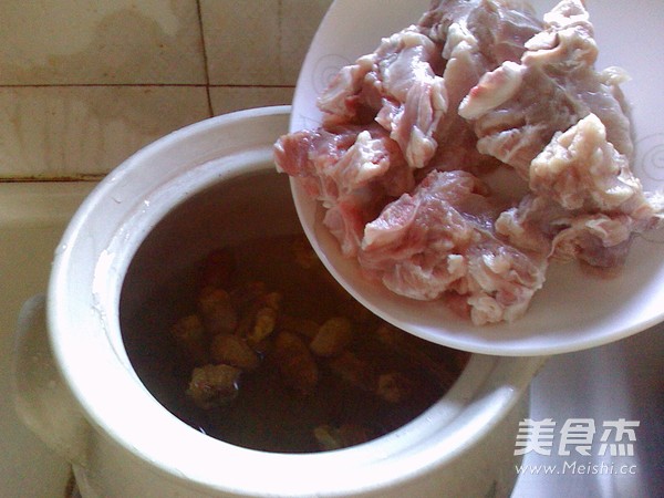 Stewed Chicken Soup with Matsutake Mushroom recipe