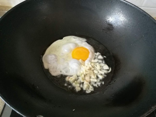 Stir-fried Noodles with Egg recipe