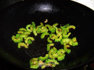 Zero Cooking Skills Can Also Make Healthy Dishes---fried Bitter Gourd with Oyster Sauce recipe