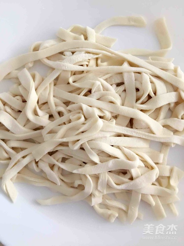 Hand-rolled Noodles with Loofah and Egg recipe