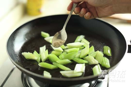 Stir-fried Pork with Celery recipe