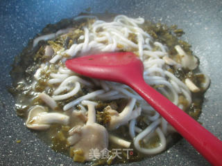 Saujin Mushroom and Pickled Vegetables Boiled Udon Noodles recipe