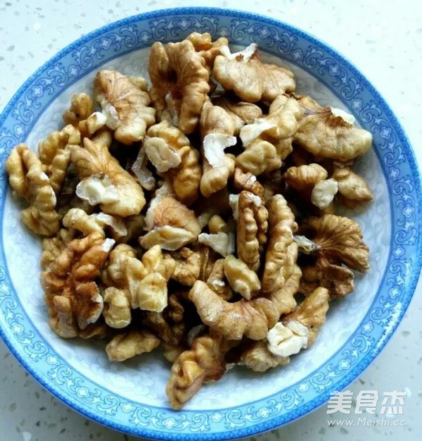 Crushed Walnuts with Xylitol recipe