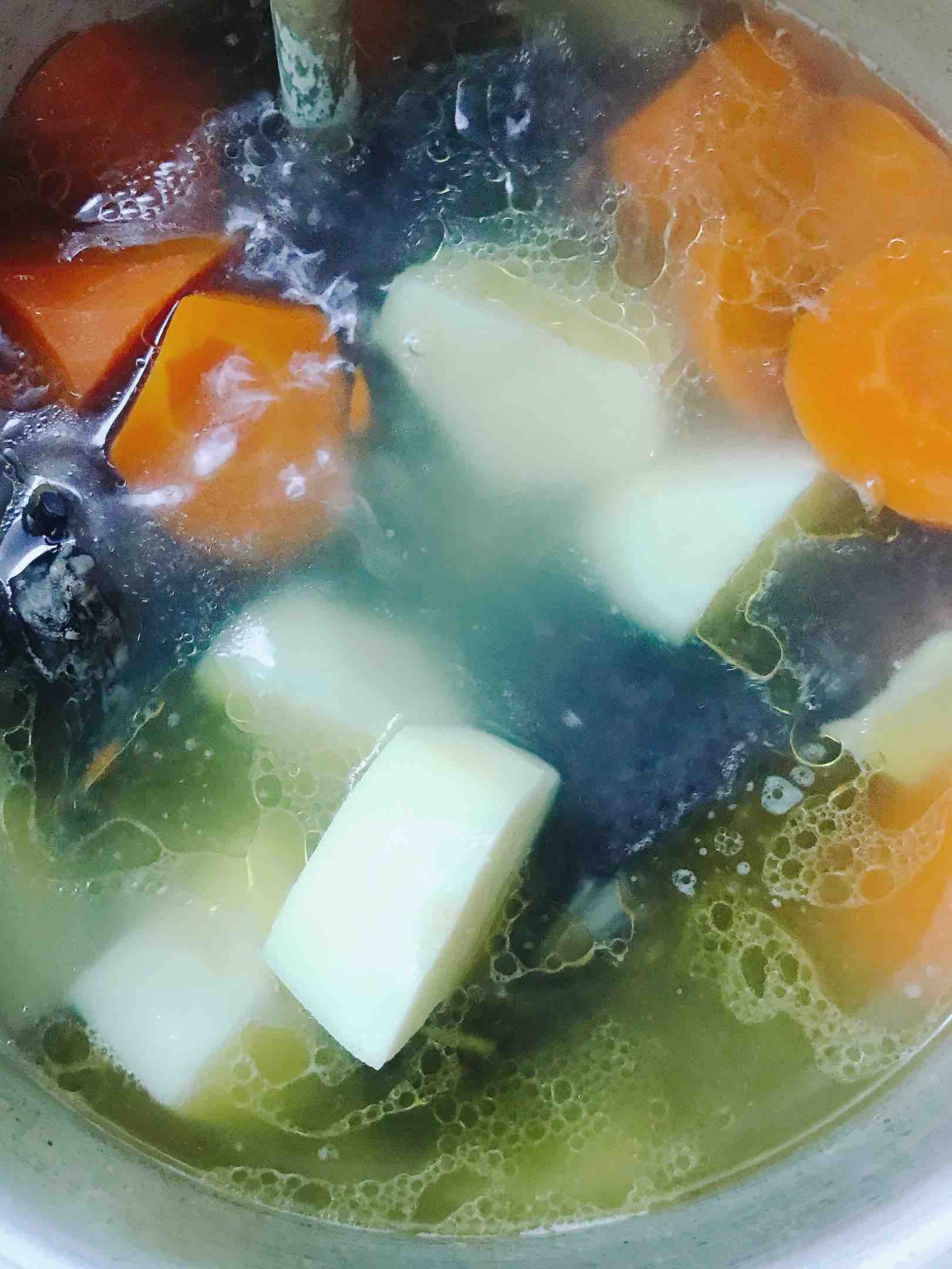 Carrot Stewed Black-bone Chicken Soup
