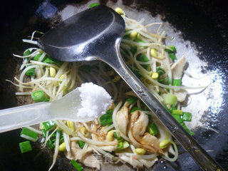 Stir-fried Soybean Sprouts with Garlic and Soy Protein recipe