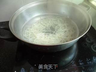 Fried Noodles with Fungus and Egg recipe