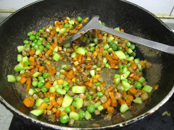Stir-fried Diced Pork with Seasonal Vegetables recipe