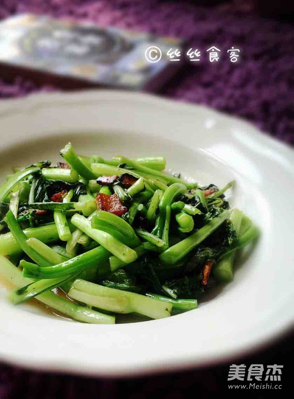 Stir-fried Choy Sum with Lard Residue recipe