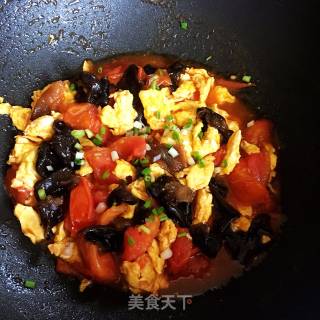 Scrambled Eggs with Tomato and Fungus recipe