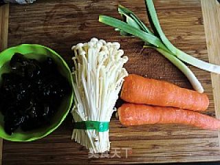 Stir-fried Enoki Mushroom with Carrots recipe