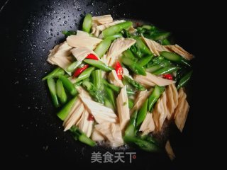 Stir-fried Yuba with Asparagus recipe