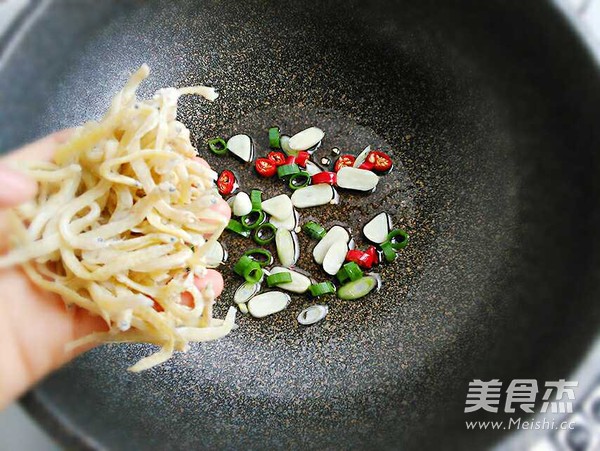 Fried Whitebait with Peanuts recipe