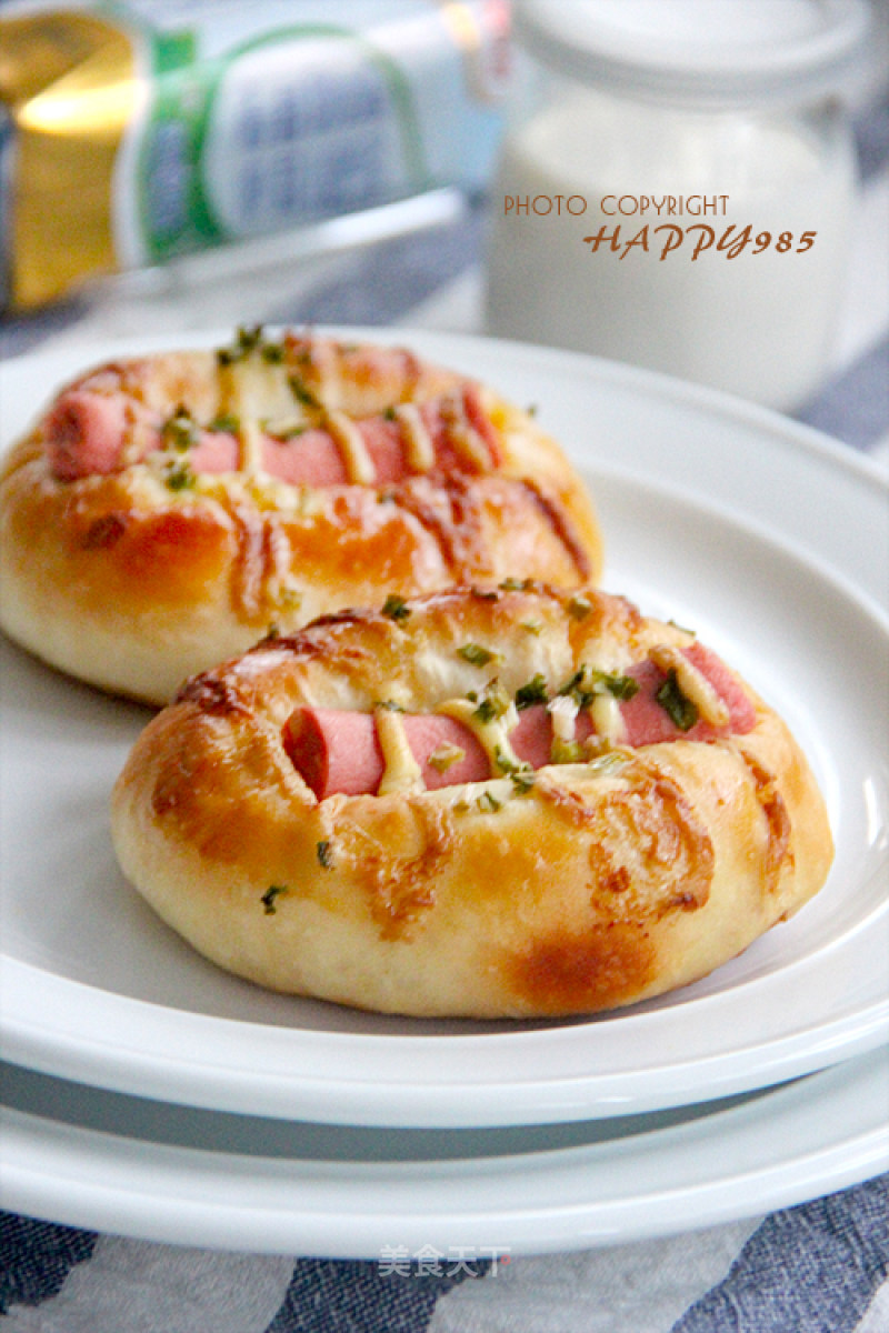 A Savory Bread that is Popular with Children-sausage Buns recipe