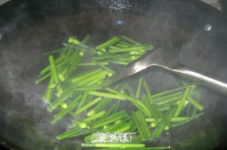 Stir-fried Pork Neck with Leek and Silver Buds recipe