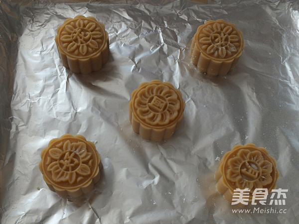 Cantonese-style Kidney Bean Filling Mooncakes recipe