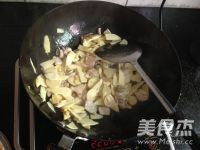 Stir-fried Pork with Winter Bamboo Shoots recipe