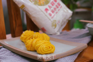 Pumpkin Flower Roll recipe