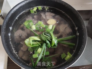 Delicious Chicken Soup with Bamboo Fungus recipe