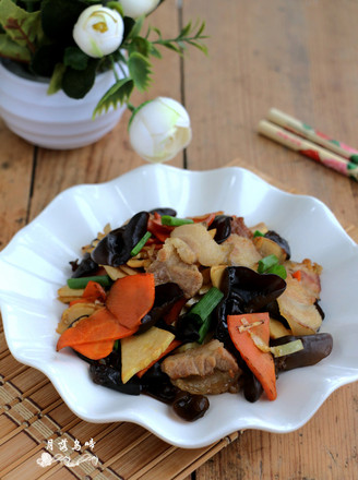 Stir-fried Winter Bamboo Shoots with Black Fungus recipe