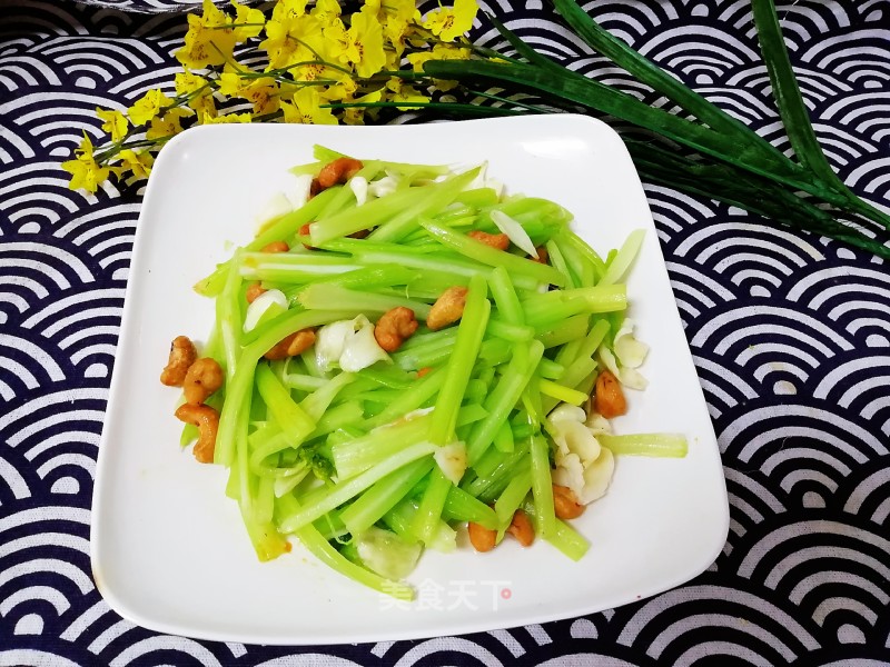 Stir-fried Lily with Celery recipe