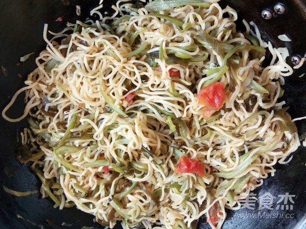 Braised Noodles with Beans, Seaweed and Cabbage recipe