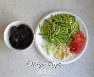 Stir-fried Pork with Garlic Moss Fungus recipe