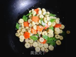 #团圆饭# Little Fried Corn Shoots recipe