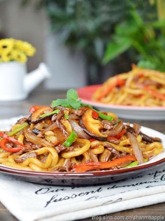 Fried Udon Noodles with Beef