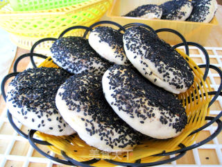 Stuffed Black Sesame Biscuits recipe