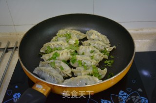 Fried Dumplings Stuffed with Dandelion recipe