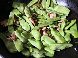 Braised Noodles with Oil Beans recipe