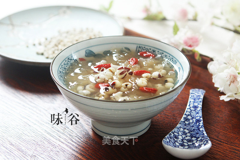 Gorgon, Barley, White Fungus Soup recipe