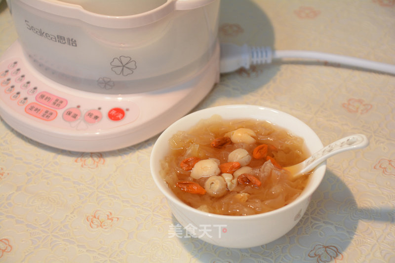 White Fungus and Lotus Seed Soup recipe