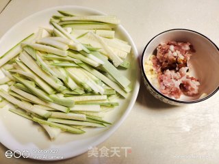 Zucchini Fried Minced Pork recipe